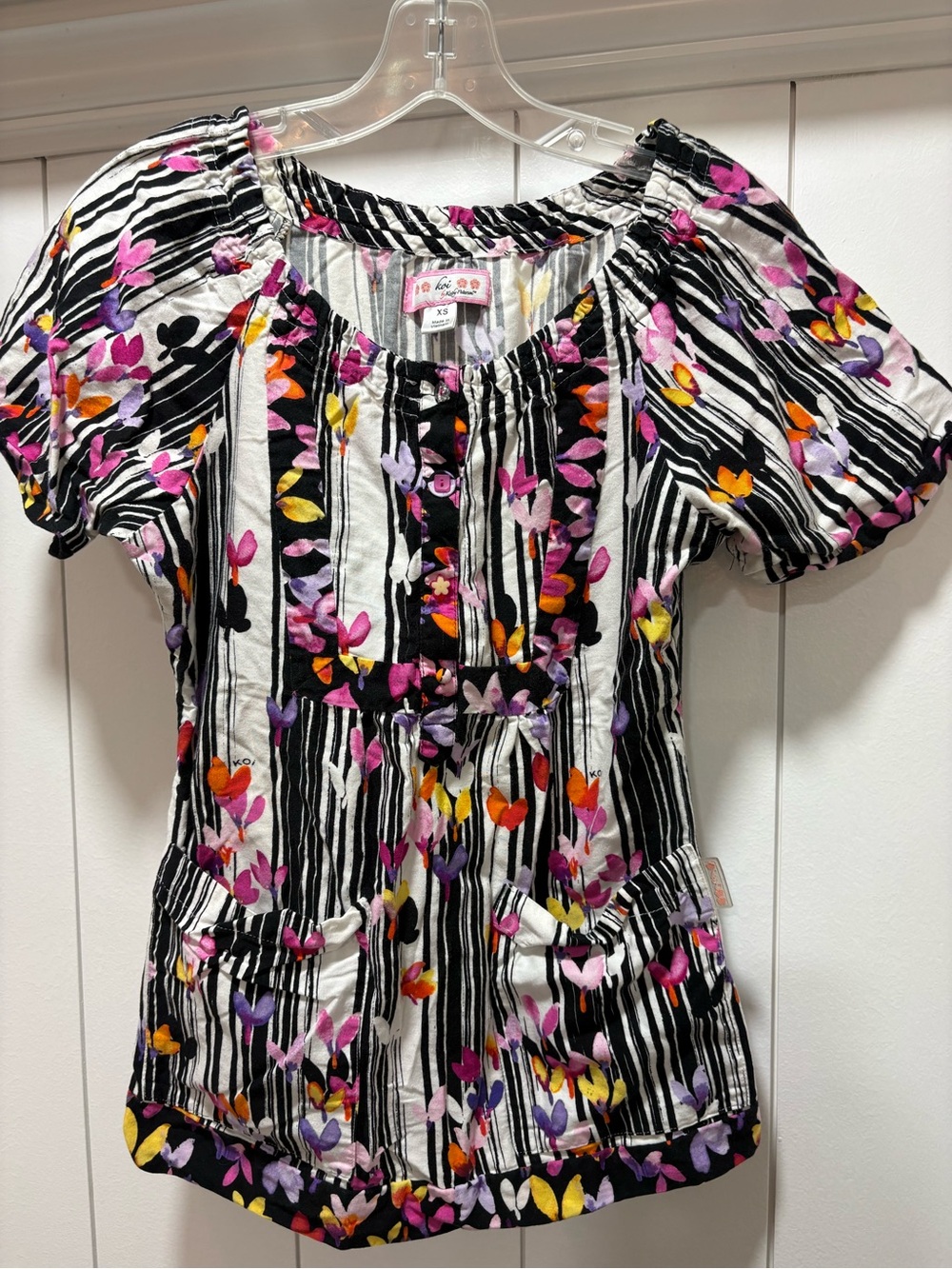 Koi Kathy Peterson 149PR Bella Scrub Top Pockets Striped Abstract Floral Size XS